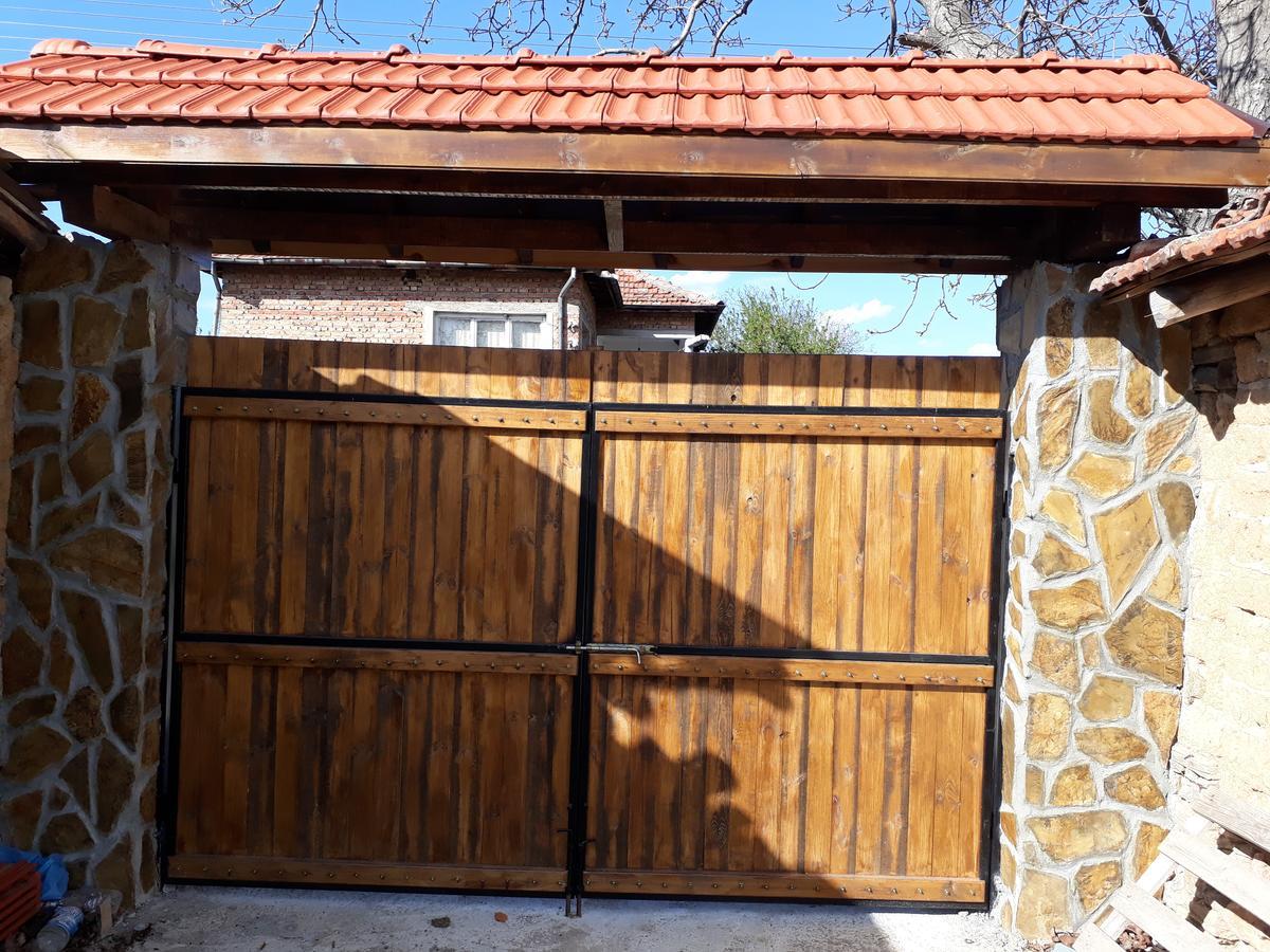Popovi Koshari Guest House Dolno Panicherevo Exterior foto